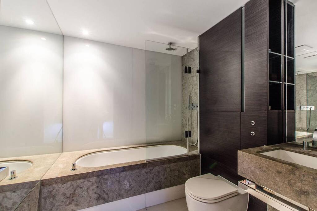 Skyview Waterside City Luxury Apartment London Exterior photo