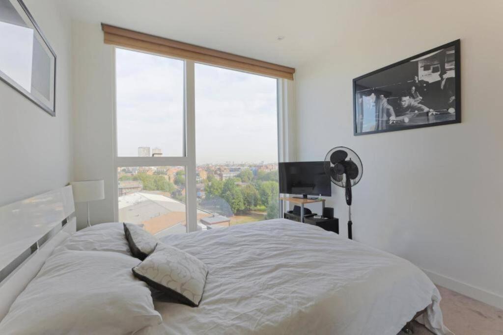 Skyview Waterside City Luxury Apartment London Exterior photo